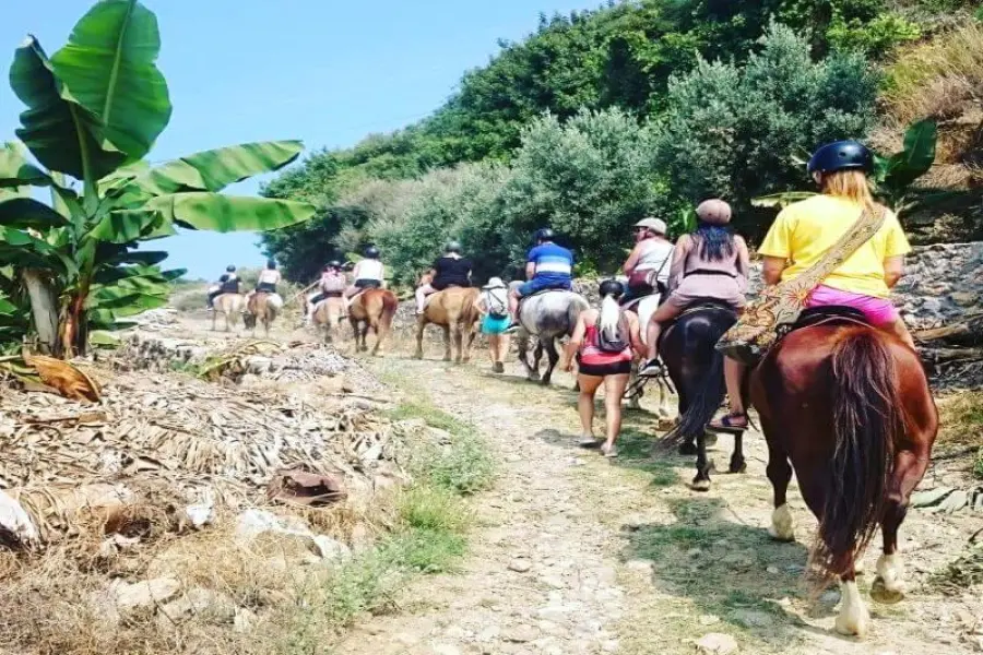 HORSE RIDING TOUR
