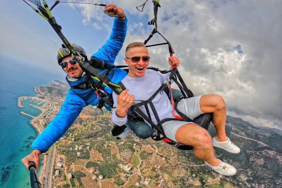 PARAGLIDING